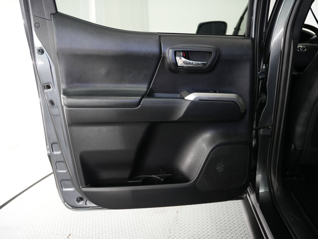 Used 2020 Toyota Tacoma Limited AWD/4WD image 36