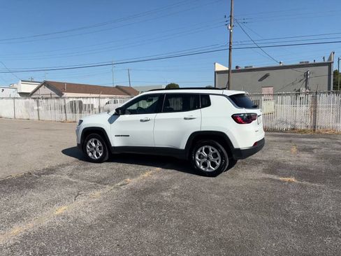 Used 2025 Jeep Compass Latitude AWD/4WD image 9