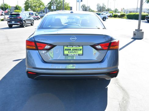 Used 2025 Nissan Altima 2.5 SV FWD image 6