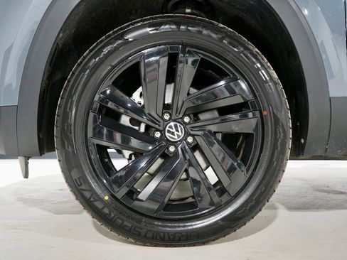 Used 2022 Volkswagen Atlas Cross Sport SE w/ Panoramic Sunroof Package image 31