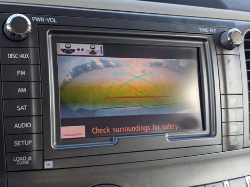 Used 2011 Toyota Sienna XLE image 17