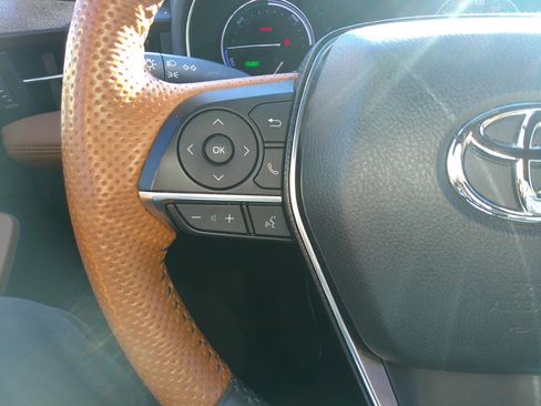 Used 2022 Toyota Avalon Limited image 19