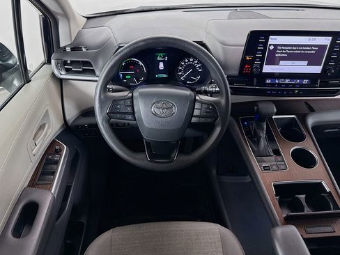 Certified 2022 Toyota Sienna LE FWD image 21