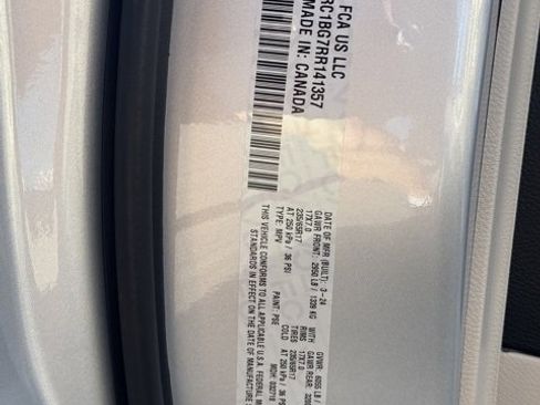 Used 2024 Chrysler Pacifica Touring-L image 18