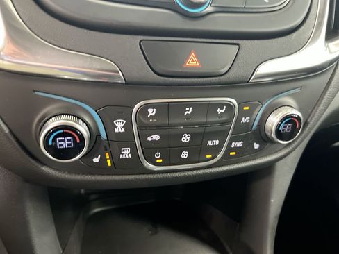 Used 2019 Chevrolet Equinox LT FWD image 16