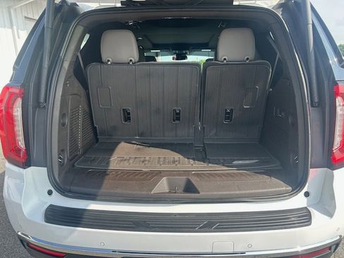 Used 2023 GMC Yukon SLT w/ SLT Premium Package RWD image 7
