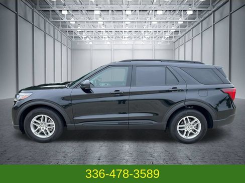 Used 2026 Ford Explorer Active RWD image 2