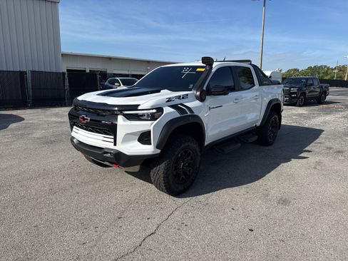 Used 2025 Chevrolet Colorado ZR2 w/ Midnight Edition image 5