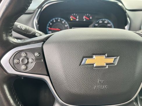 Used 2022 Chevrolet Traverse LT image 33