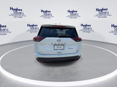 Used 2024 Nissan Rogue SV AWD/4WD image 9