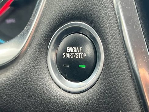 Used 2020 Chevrolet Traverse LT FWD image 10