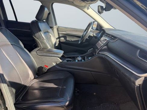 Used 2022 Jeep Grand Cherokee Limited image 16