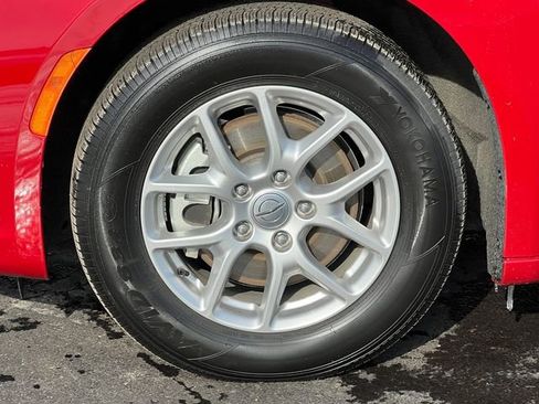 Used 2025 Chrysler Pacifica Select image 8