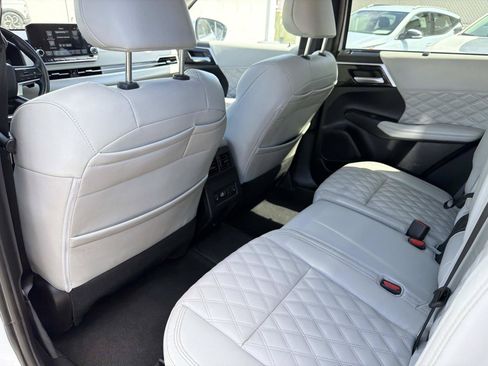 Used 2024 Mitsubishi Outlander 4WD Plug-In Hybrid image 10