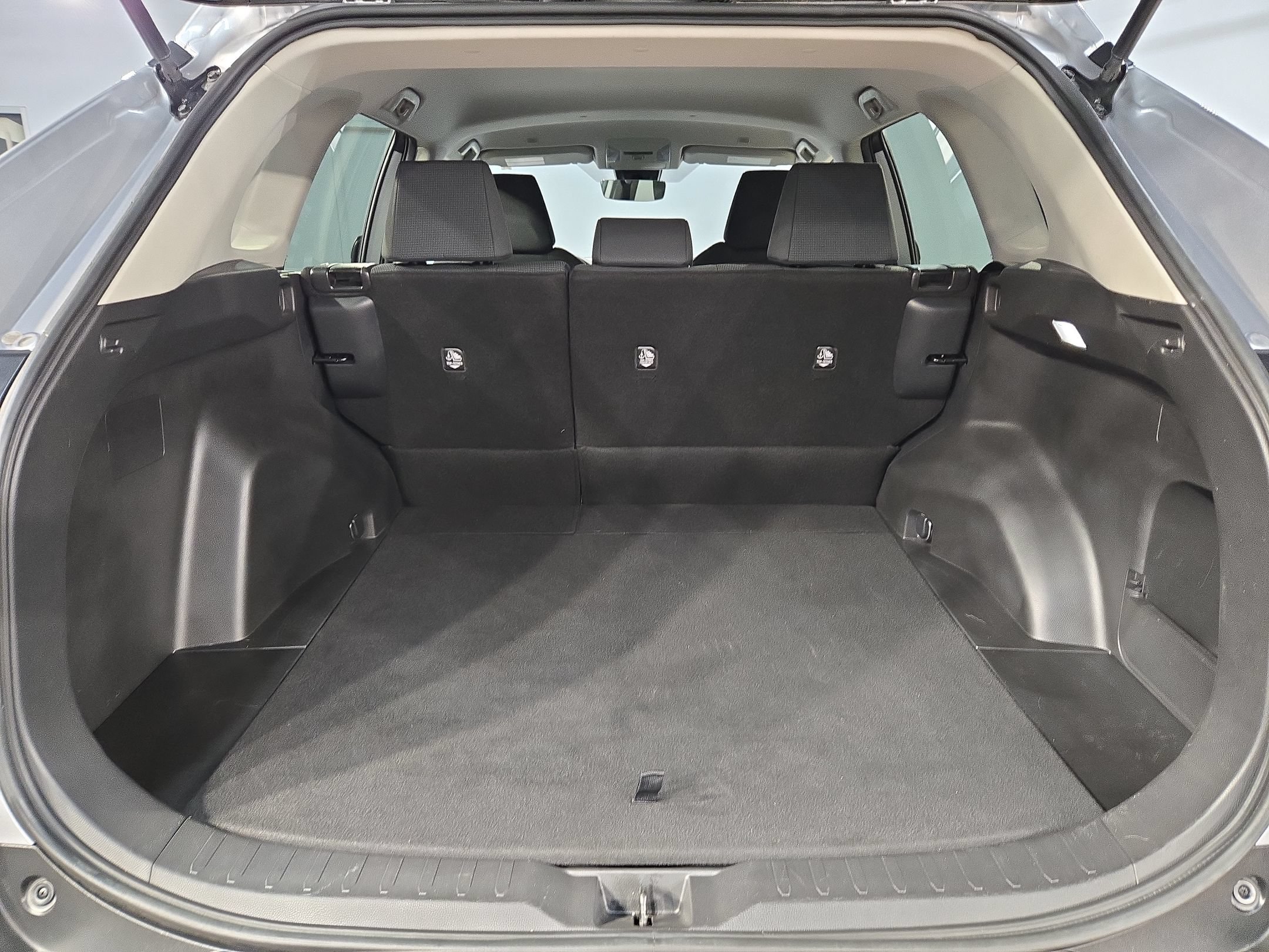 Used 2023 Toyota RAV4 LE AWD/4WD image 18
