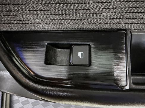 Used 2023 Nissan Rogue S image 31