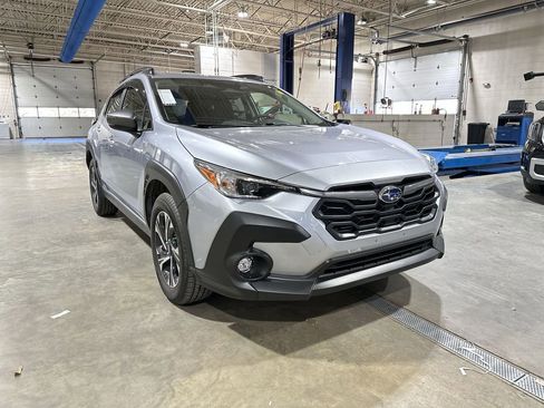 Used 2024 Subaru Crosstrek 2.0i Premium image 2