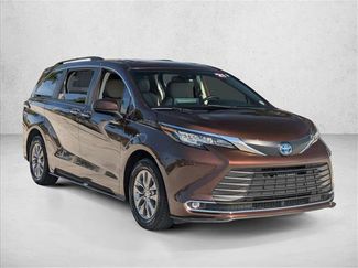 Used 2021 Toyota Sienna XLE video 3