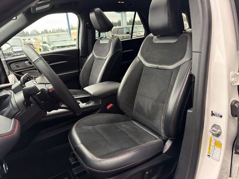 Certified 2025 Ford Explorer ST image 19