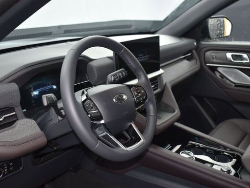 New 2025 Ford Explorer Platinum w/ Ultimate Package image 5