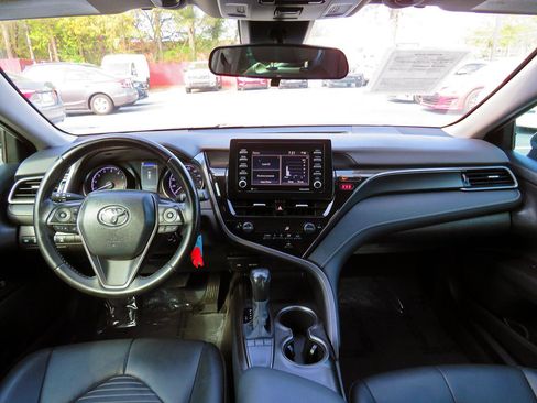 Used 2022 Toyota Camry SE w/ Carpet Mat Package (TMS) image 21