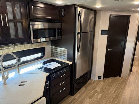 Used 2018 RAM 5500 SLT w/ Quick Order Package 29G SLT image 57