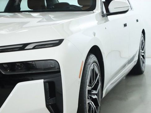 Used 2025 BMW 740i xDrive image 4