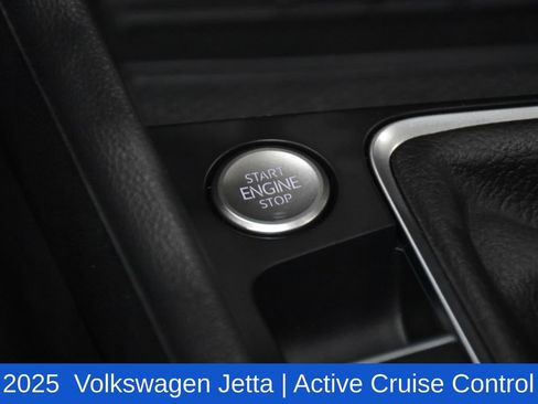 Used 2025 Volkswagen Jetta SE image 14