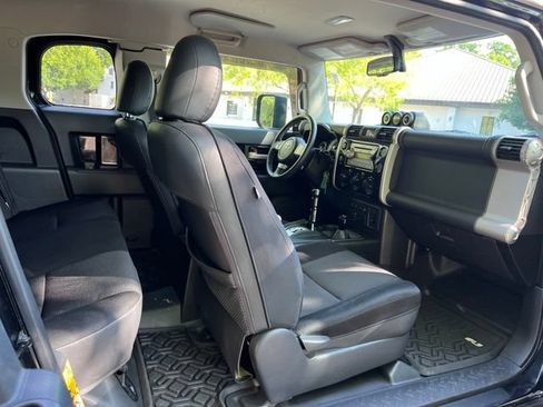 Used 2010 Toyota FJ Cruiser 4WD w/ Upgrade Pkg 2 image 15