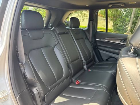 Used 2025 Jeep Grand Cherokee Limited AWD/4WD image 16