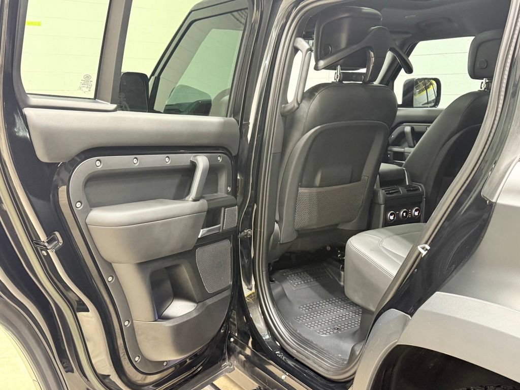 Used 2023 Land Rover Defender 110 V8 AWD/4WD image 34