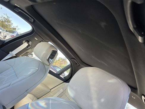 Certified 2025 BMW 740i w/ Premium Package image 12