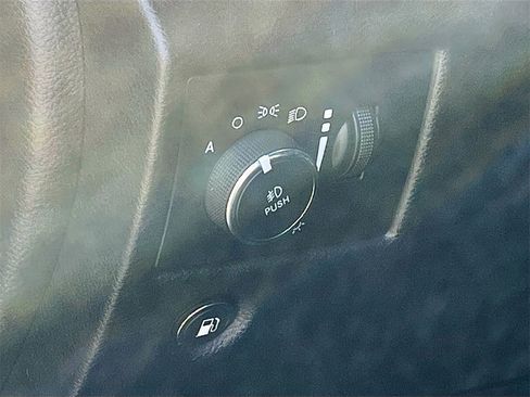 Used 2022 Jeep Grand Cherokee Laredo X image 10