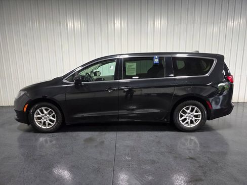 Used 2021 Chrysler Voyager LX w/ Cold Weather Group FWD image 4
