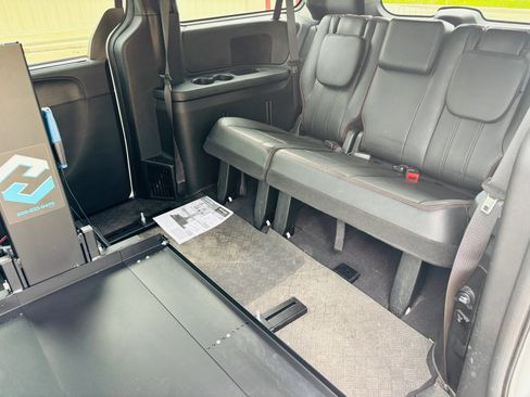 Used 2019 Dodge Grand Caravan GT FWD image 23