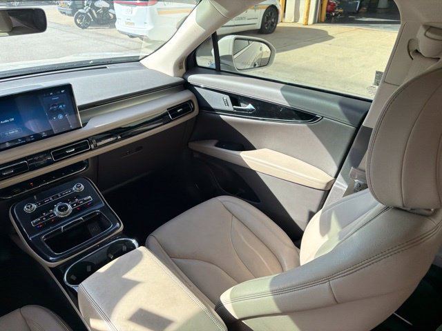 Used 2022 Lincoln Nautilus FWD w/ Premium Package image 19