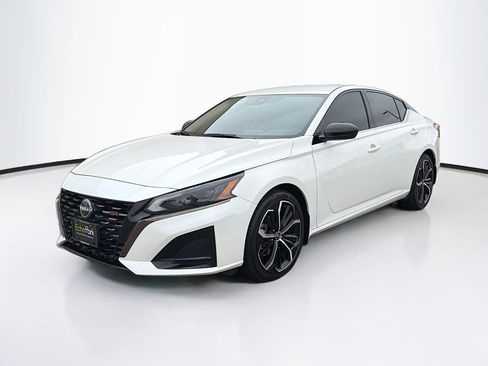 Used 2023 Nissan Altima 2.5 SR FWD image 3