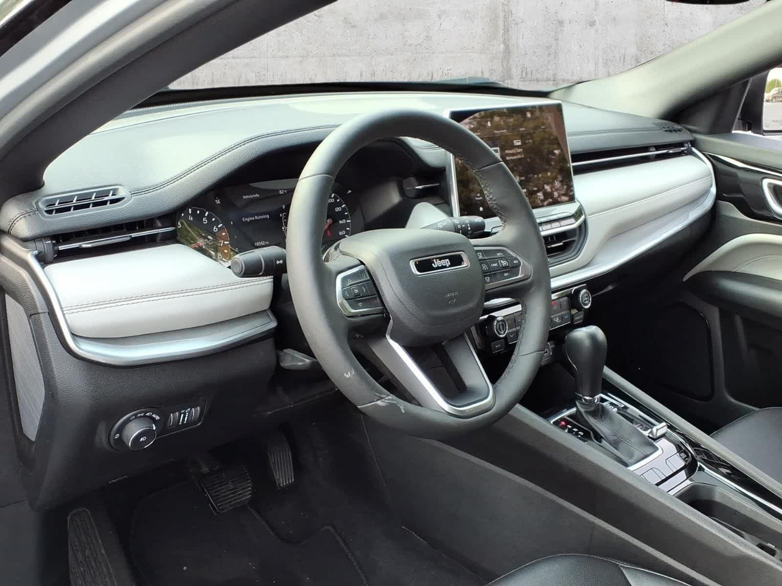 Used 2025 Jeep Compass Limited AWD/4WD image 5