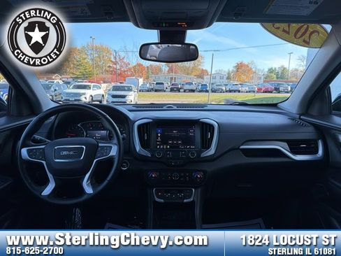Used 2023 GMC Terrain SLT image 9