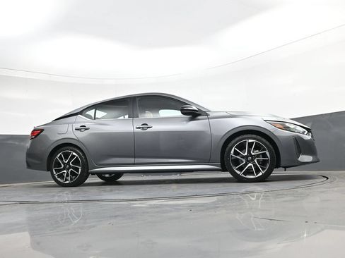 Used 2025 Nissan Sentra SR FWD image 43