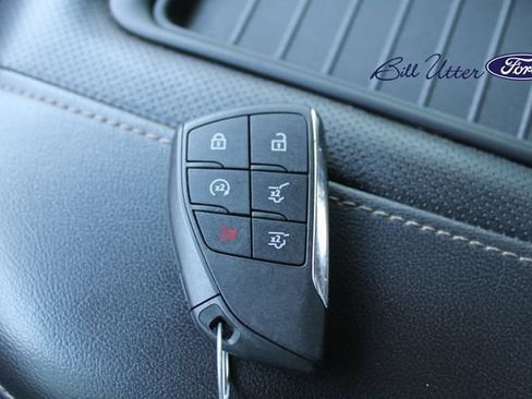 Used 2022 GMC Yukon AT4 AWD/4WD image 25