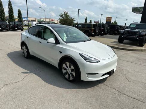 Used 2021 Tesla Model Y Long Range AWD/4WD image 22