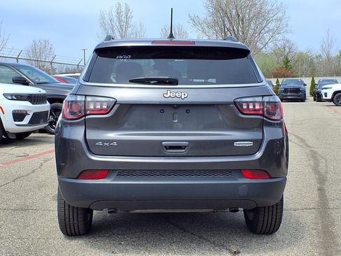 Certified 2024 Jeep Compass Latitude AWD/4WD image 17