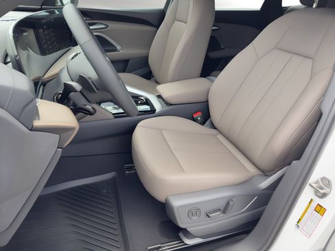 Certified 2025 Audi Q5 Premium w/ Premium Plus AWD/4WD image 5