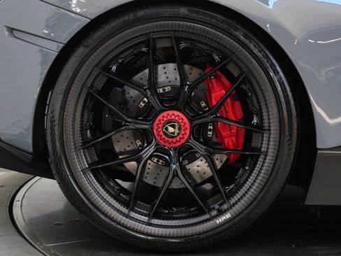 Used 2022 Lamborghini Huracan STO RWD image 35