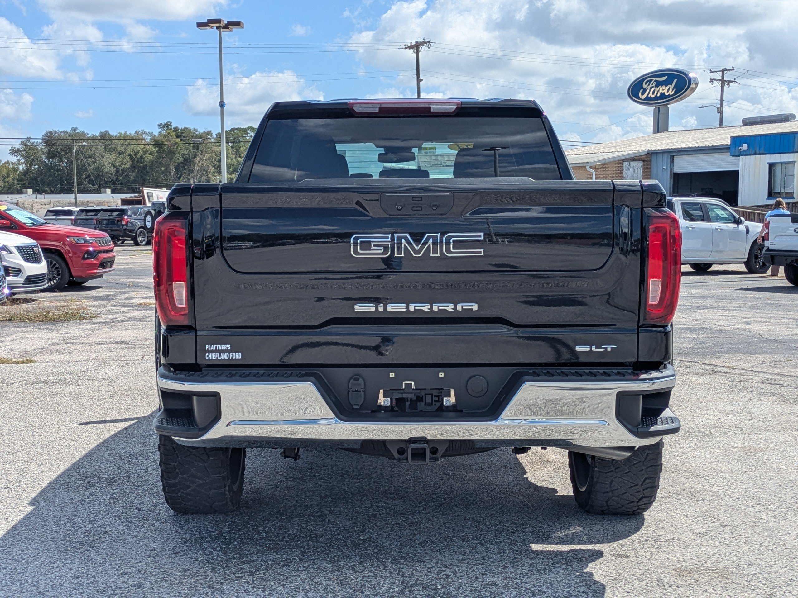Used 2024 GMC Sierra 1500 SLT w/ SLT Premium Package AWD/4WD image 5