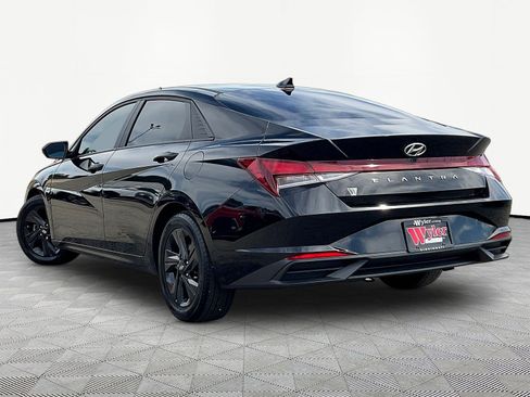 Used 2022 Hyundai Elantra SEL w/ Convenience Package FWD image 4