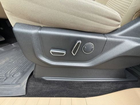 Used 2017 Ford F150 XLT w/ Equipment Group 302A Luxury image 10