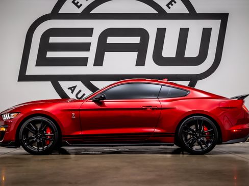 Used 2020 Ford Mustang Shelby GT500 w/ Technology Package RWD image 6