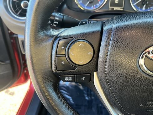 Used 2018 Toyota Corolla SE image 18